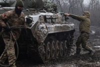 القتال يدور على أشده بين القوات الروسية والأوكرانية في باخموت - رويترز