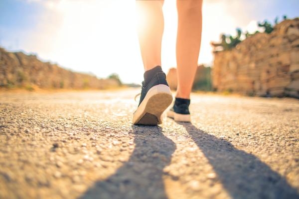 أكبر دراسة من نوعها: المشي السريع يقلل احتمالات الموت المبكر