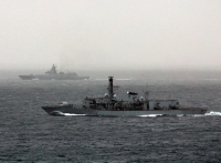 البحرية الملكية تستجيب بشكل روتيني للسفن الحربية المرافقة في مياهها الإقليمية - وكالات