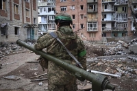 معظم سكان مدينة باخموت الأوكرانية رحلوا بسبب القتال الدائر فيها - موقع ap news