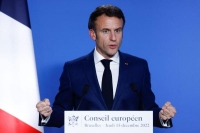 الرئيس الفرنسي يحاول الرد على روسيا في ساحتها الخلفية - رويترز