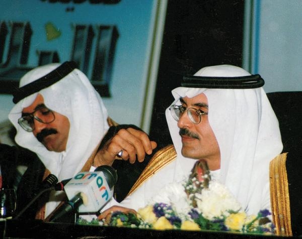 صاحبُ السموِّ الملكي الأمير الشاعر بدر بن عبد المحسن في إحدى الأمسيات الشعرية - واس