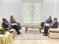 وزير خارجية اليمن ونظيرته السنغالية على هامش اجتماع منظمة التعاون - اليوم
