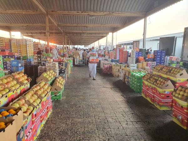تشديد الرقابة والمتابعة على سوق الفاكهة والخضار بالدمام في رمضان