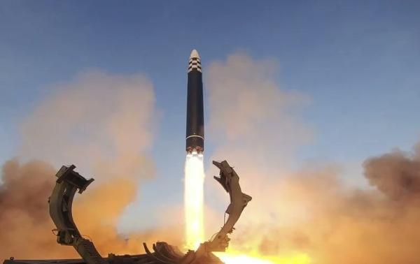 اليابان تحتج بشدة على إطلاق كوريا الشمالية صاروخًا باليستيًا