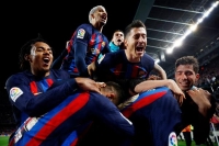 برشلونة يفوز على الريال ويقترب من حسم لقب الدوري الإسباني