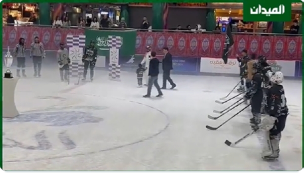 قنصل روسيا في المملكة يحضر نهائي بطولة كأس جدة لهوكي الجليد (فيديو)