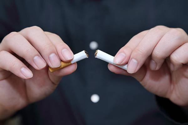 يُنصح بالبدء في تقليل التدخين تدريجيًا قبل رمضان بأيام قبل البدء في الصيام - مشاع إبداعي