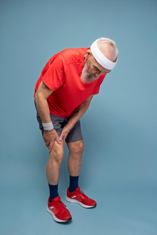 ضمور العضلات يعني انكماش الكتلة العضلية أو تراجع في قوته لعدة أسباب من بينها الشيخوخة - مشاع إبداعي