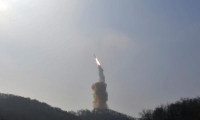 حلق الصاروخ 4 دقائق و 33 ثانية قبل أن يسقط في المياه - د. ب. أ