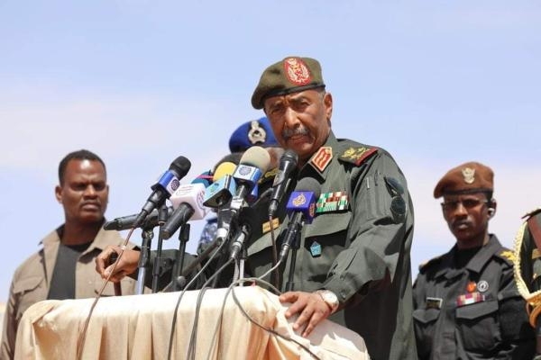 البرهان محذرا السياسيين: سندافع عن الجيش السوداني بأرواحنا