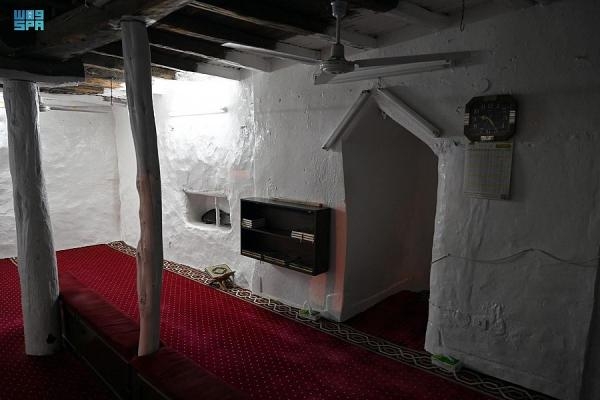الاستعداد لشهر رمضان من خلال طلاء جدران المساجد - واس