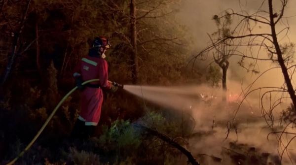 حرائق الغابات في شرق إسبانيا تجبر المئات على إخلاء منازلهم