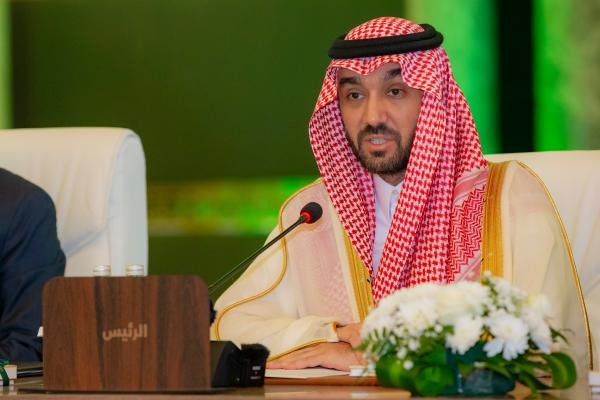 وزير الرياضة يُعلق على إنجاز المنتخب السعودي للسيدات