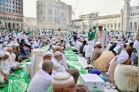 توزيع 12 ألف وجبة إفطار صائم في ساحات المسجد الحرام - واس