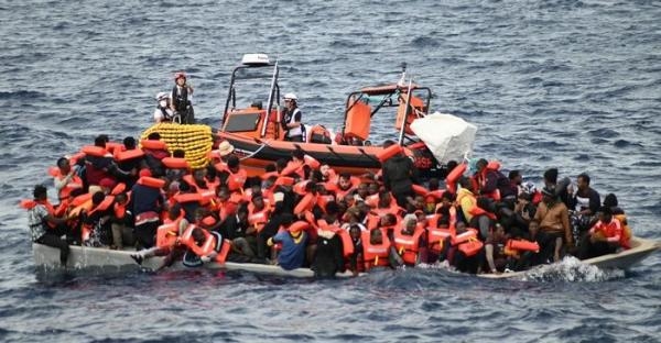 قارب للمهاجرين خرج من ليبيا - رويترز