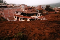 منزل مغطى بالطين في الإكوادور بعد الانهيار الأرضي الناجم عن هطول أمطار غزيرة - رويترز
