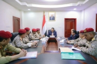 رئيس حكومة اليمن يجتمع بوزيري الدفاع والمالية وقادة الجيش - اليوم