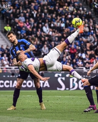 فيورنتينا يوجه ضربة مؤلمة لإنتر ميلان على ملعبه في الدوري الإيطالي