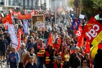الاحتجاجات الفرنسية تتواصل ضد سياسة ماكرون الجديدة - رويترز