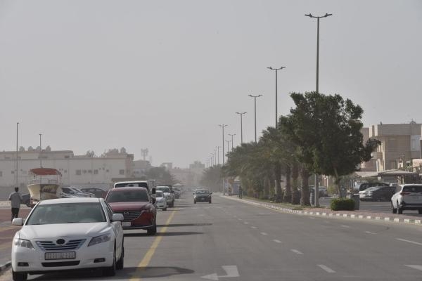 طقس السعودية اليوم.. استمرار تأثير الرياح النشطة المثيرة للأتربة والغبار
