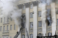 إخماد حريق في مبنى تابع لوزارة الدفاع الروسية - رويترز