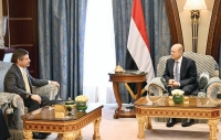 رئيس المجلس القيادي اليمني يستقبل سفير الولايات المتحدة - اليوم