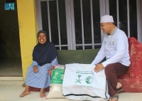 توزيع 6687 سلة غذائية رمضانية في إندونيسيا - واس