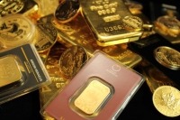 ارتفاع أسعار الذهب مع تراجع الدولار اليوم الثلاثاء - مشاع إبداعي