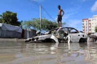 أكثر من 140 ألف صومالي يفرون من منازلهم بسبب الفيضانات - رويترز