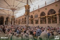 جموع المصلين يؤدون صلاة الجمعة في الميجد النبوي بانسابية وأمان - حساب وكالة المسجد النبوي 