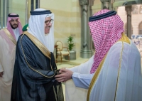 "الخريجي" يستقبل وزير خارجية البحرين في مطار الملك عبد العزيز