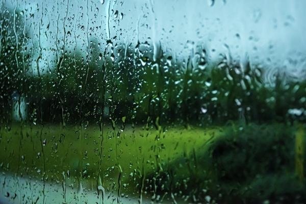 طقس السعودية اليوم.. استمرار الأمطار الرعدية مصحوبة برياح نشطة وزخات من البرد