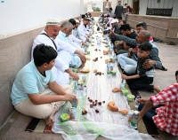 إفطار الصائمين في مسجد القبلتين - واس
