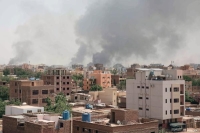 تصاعد الدخان إثر الاشتباكات في الخرطوم- رويترز