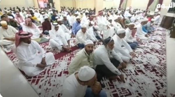 المسلمون يؤدون صلاة العيد في مختلف أنحاء المملكة - اليوم