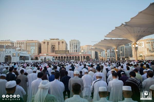 جموع غفيرة تشهد صلاة عيد الفطر المبارك في المسجد النبوي- واس