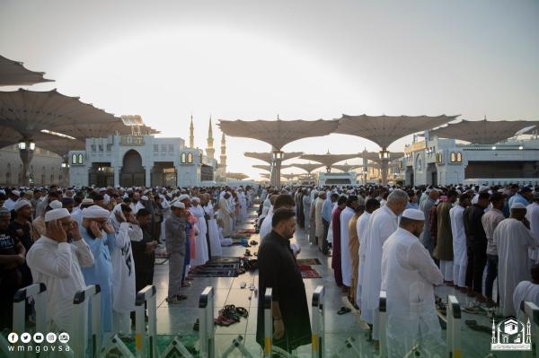 جموع غفيرة تشهد صلاة عيد الفطر المبارك في المسجد النبوي- واس