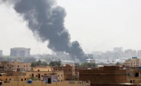 دخان يتصاعد في سماء العاصمة السودانية الخرطوم - رويترز