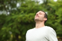 تمرين التنفس يساعد في الوقاية من مرض الزهايمر- مشاع إبداعي