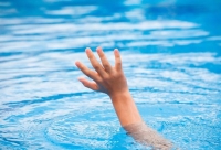 فِرق البحث والإنقاذ بحرس الحدود في قطاع حقل، تنقذ مقيمًا من الجنسية المصرية من الغرق، في أثناء ممارسة السباحة - مشاع أبداعي