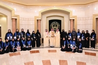 محافظ جدة يستقبل الفائزات ببطولة المملكة لدوري المدارس "بنات"