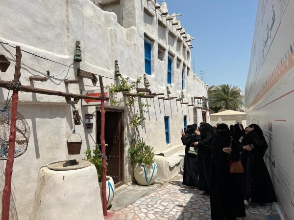 جولات سياحية لطالبات جامعة الإمام عبد الرحمن في القطيف 