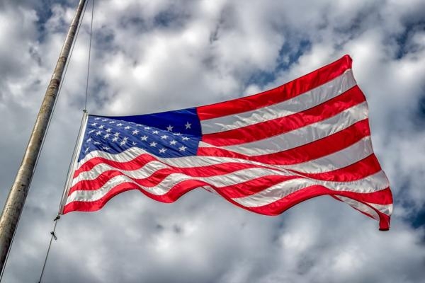 بأمر بايدن.. تنكيس العلم الأمريكي احترامًا لضحايا العنف في تكساس