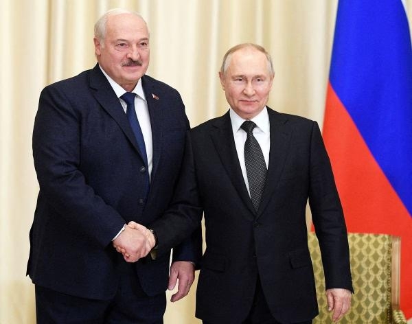 رئيس بيلاروس يصل موسكو في زيارة غير معلنة قبيل الاحتفال بيوم النصر