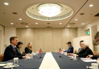 وزيرة الخزانة الأمريكية جانيت يلين تتحدث مع نظيرها البريطاني جيريمي هانت على هامش اجتماع مجموعة السبع - رويترز