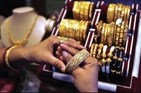 أسعار الذهب العالمية قد تشهد تذبذبًا طفيفاً وتميل إلى الانخفاض