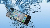 التعامل مع سقوط الهاتف في المياه يمكن أن يؤدي لإنقاذه