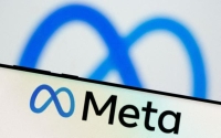 شعار شركة Meta Platforms Inc على هاتف ذكي - رويترز
