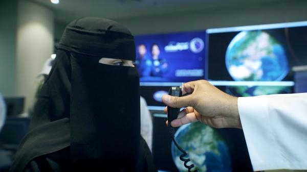 رائدا الفضاء السعوديان يجريان اتصالا لاسلكيا بمجموعة من طلاب المملكة - موقع هيئة الاتصالات والفضاء والتقنية